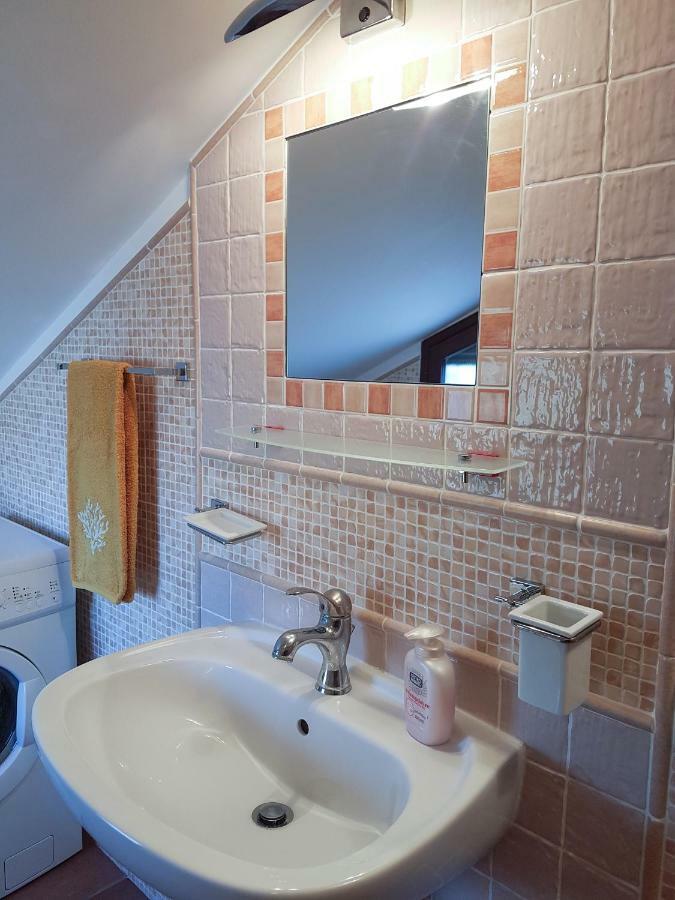Mansarda Con Vista Piscina Villa Кампофеличе ди Рокела Екстериор снимка