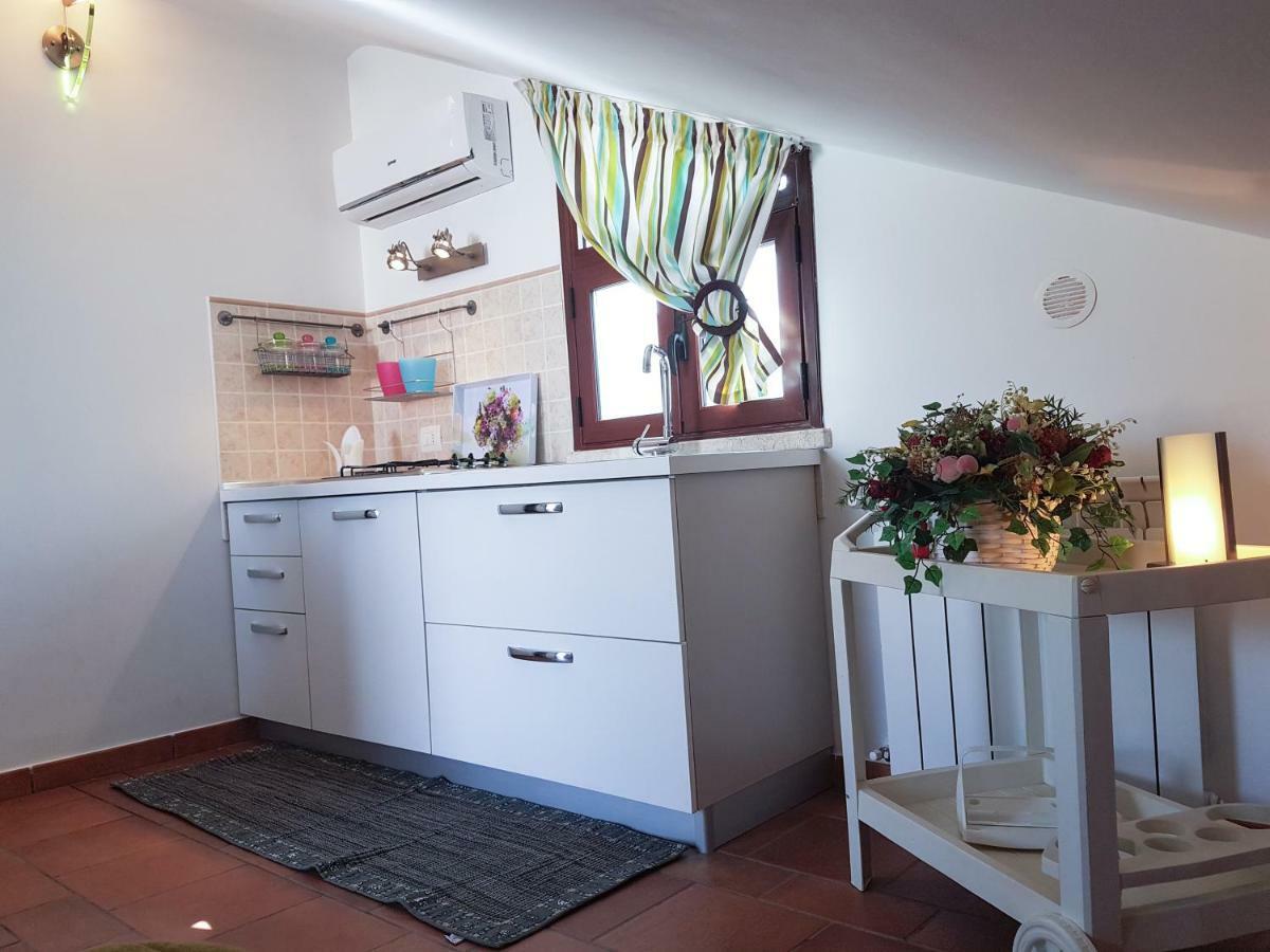 Mansarda Con Vista Piscina Villa Кампофеличе ди Рокела Екстериор снимка