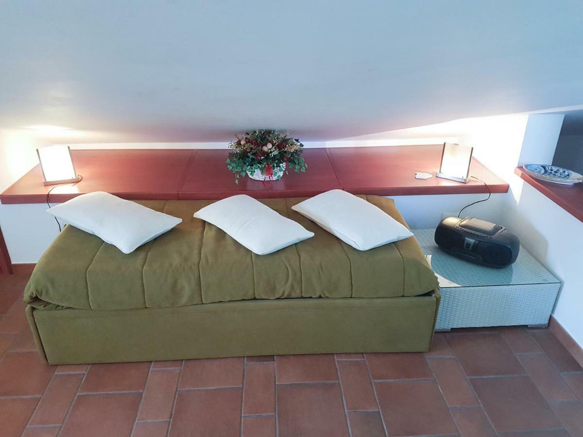 Mansarda Con Vista Piscina Villa Кампофеличе ди Рокела Екстериор снимка