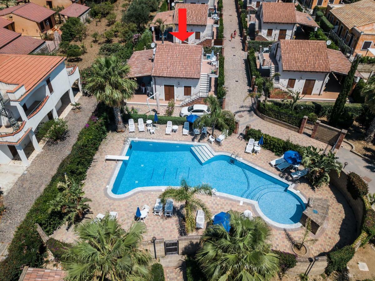 Mansarda Con Vista Piscina Villa Кампофеличе ди Рокела Екстериор снимка