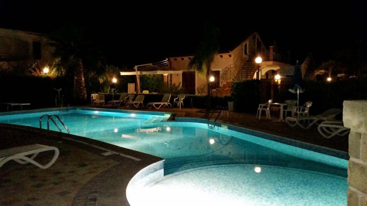 Mansarda Con Vista Piscina Villa Кампофеличе ди Рокела Екстериор снимка