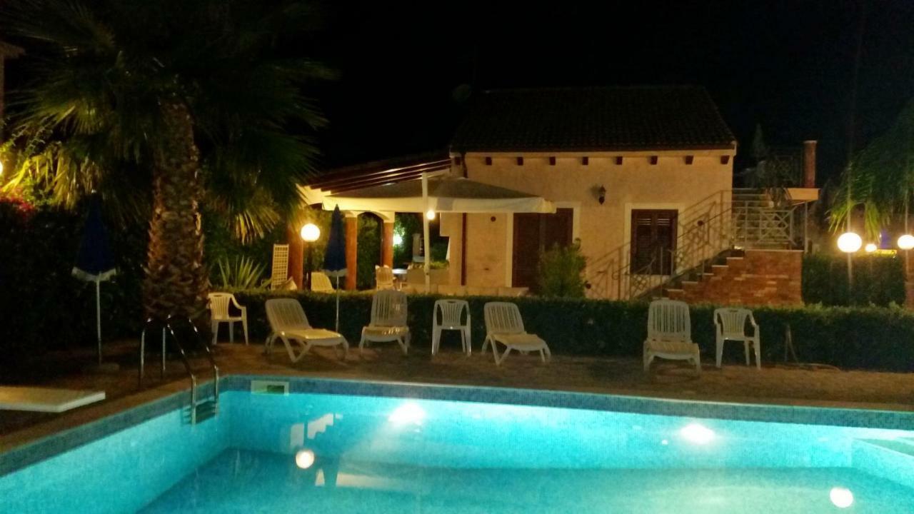 Mansarda Con Vista Piscina Villa Кампофеличе ди Рокела Екстериор снимка